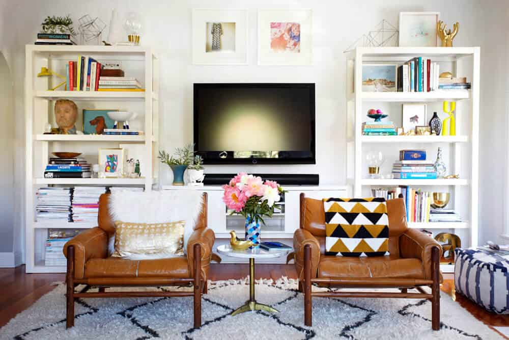 emilyhendersonstylingaccenttablesbedsidetable1 Emily Henderson