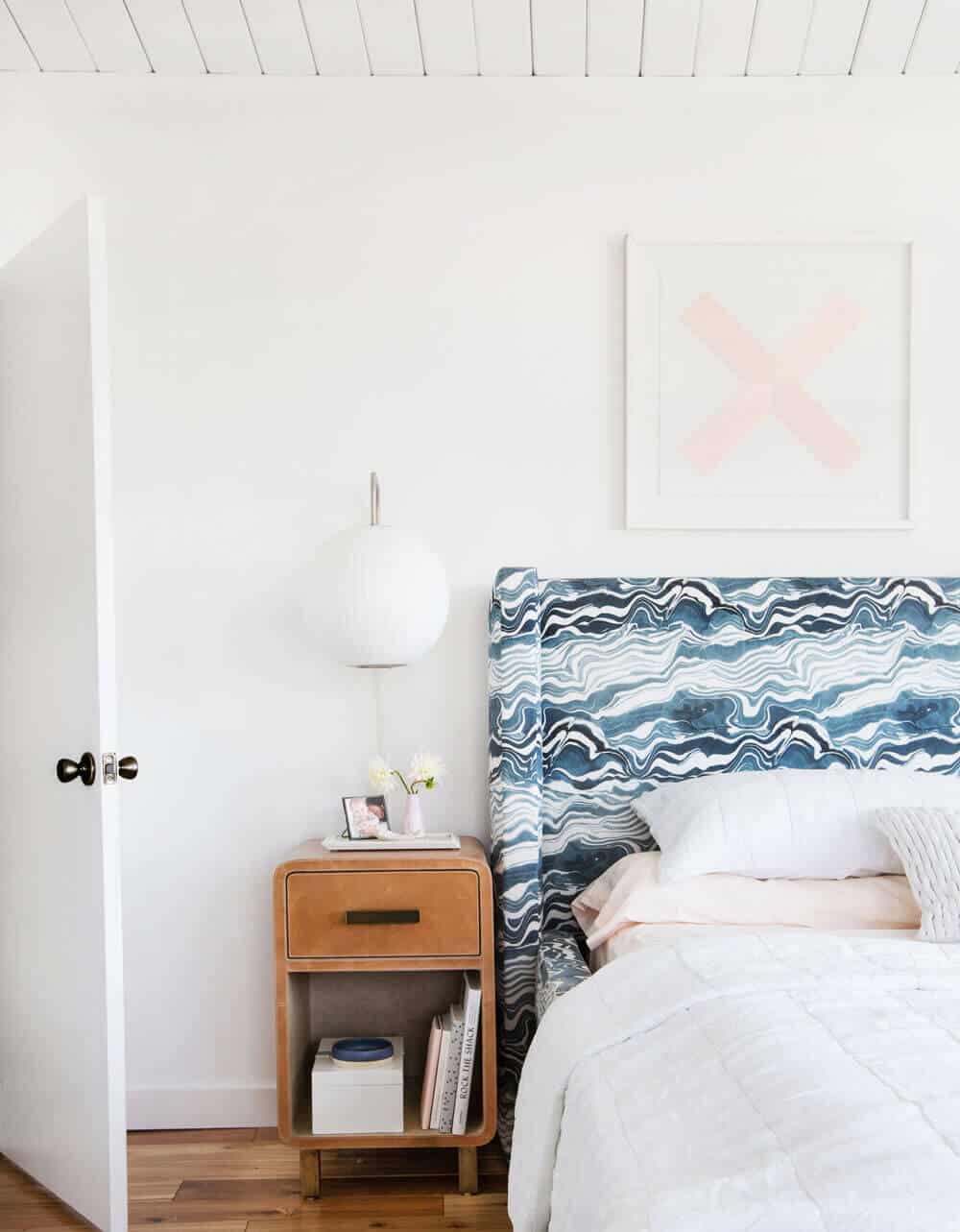 emilyhendersonstylingaccenttablesbedsidetable5 Emily Henderson