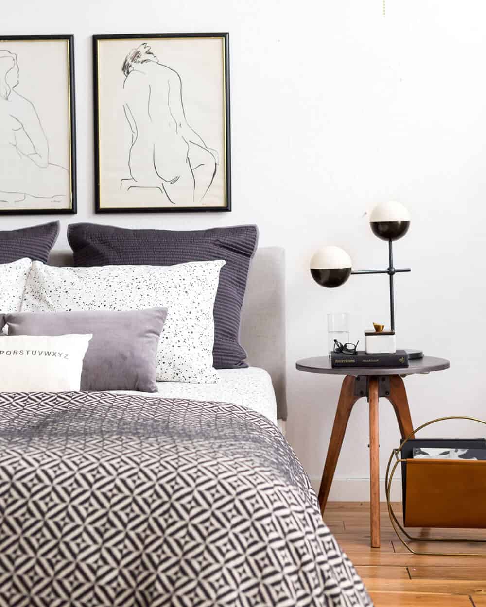 emilyhendersonstylingaccenttablesbedsidetable Emily Henderson