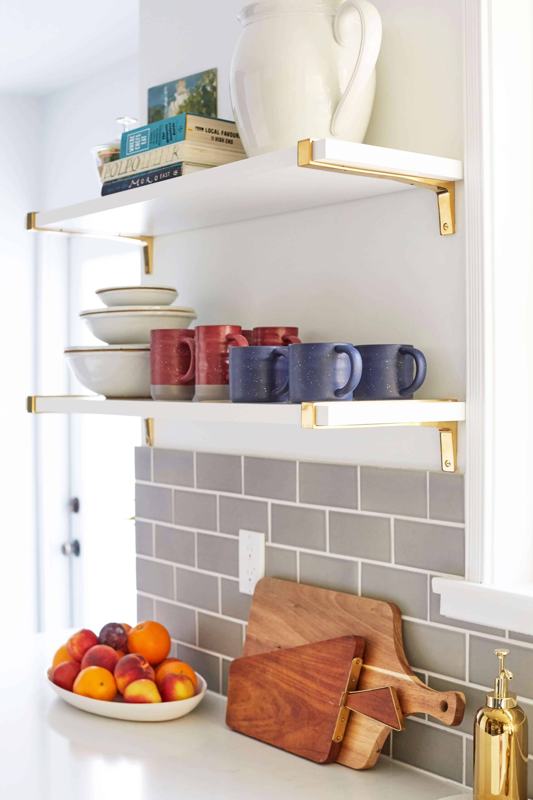 emily_henderson_ginny_macdonald_open_shelves Emily Henderson