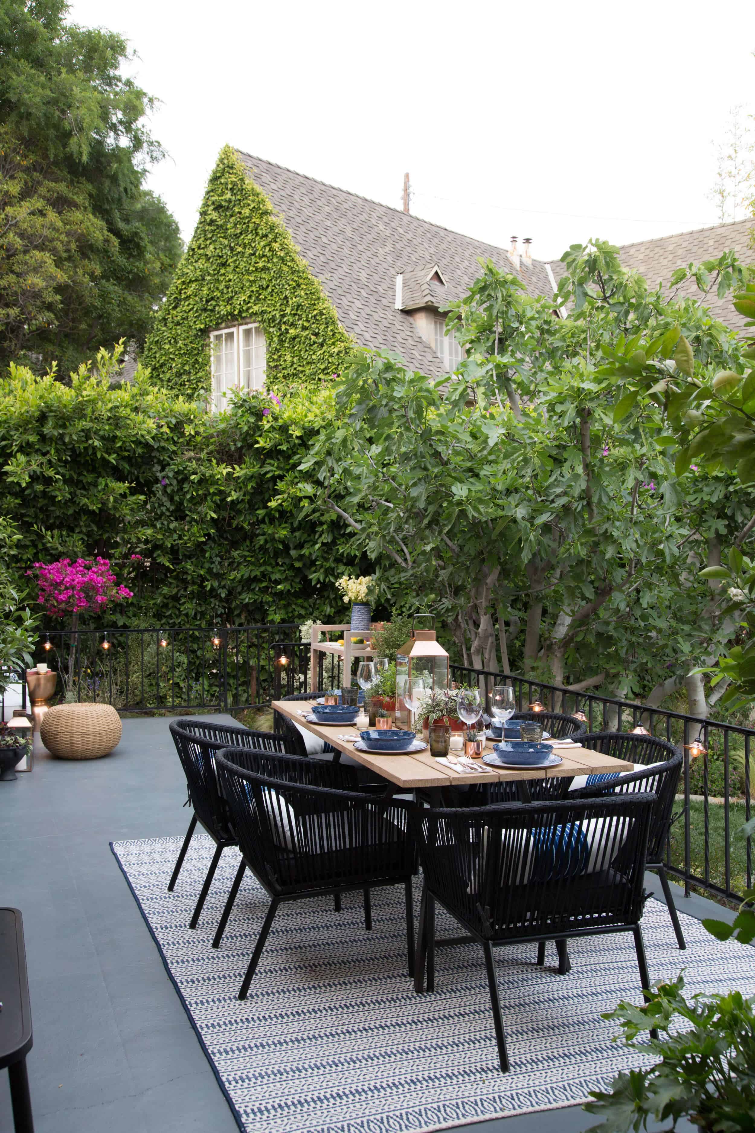 EmilyHenderson_NewHouse_ModernEnglishCottage_Courtyard_Neutrals