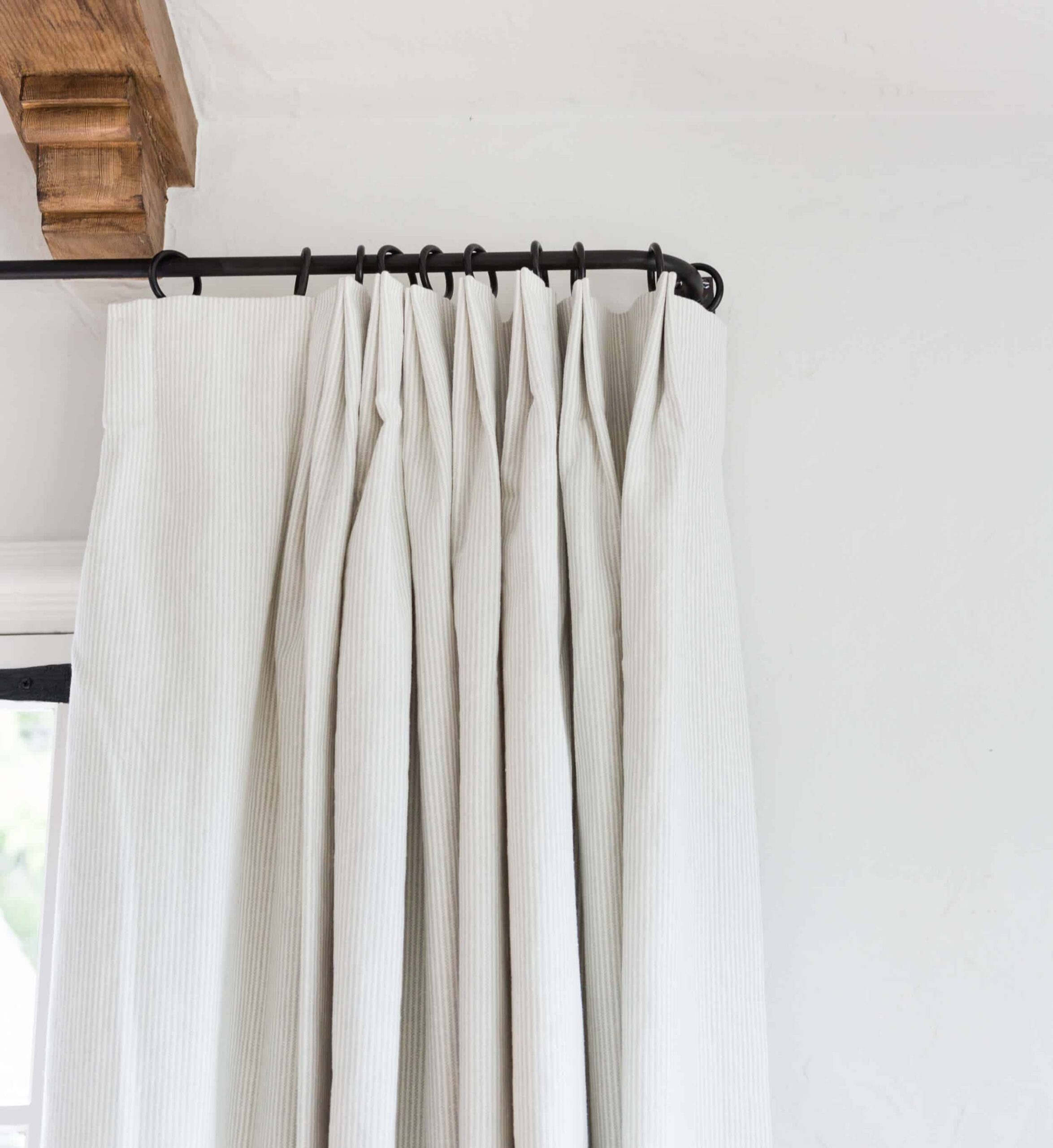 EmilyHenderson_NewHouse_ModernEnglishCottage_Updates_DiningRoom_Curtains_1 Emily Henderson