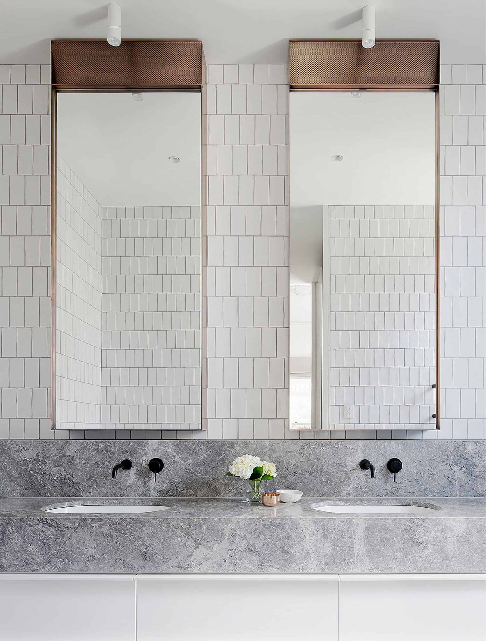17 Fresh & Inspiring Bathroom Mirror Ideas to Shake Up Your Morning
