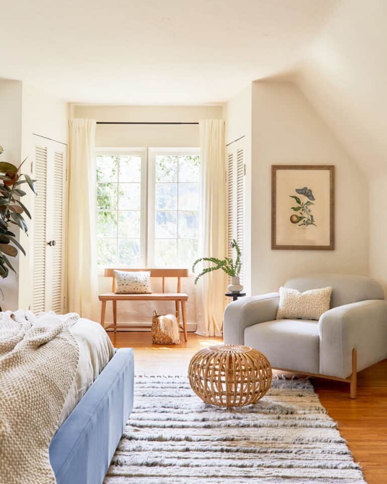 One of Emily's Best Friends Gets The Cozy Yet Sophisticated Bedroom