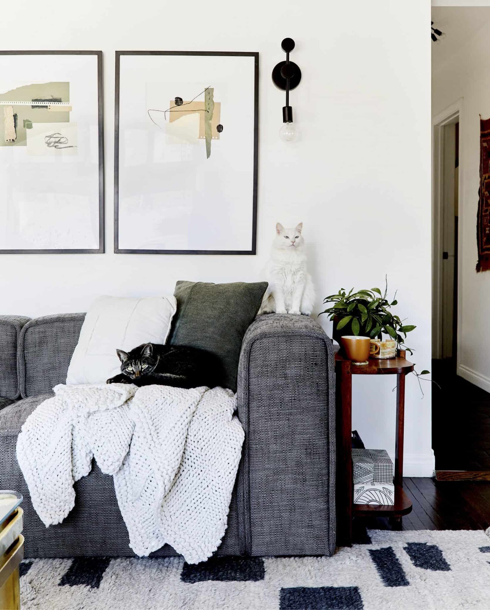 Design 101 How To Style Pillows On A Sofa Like A Pro (Plus Some Great