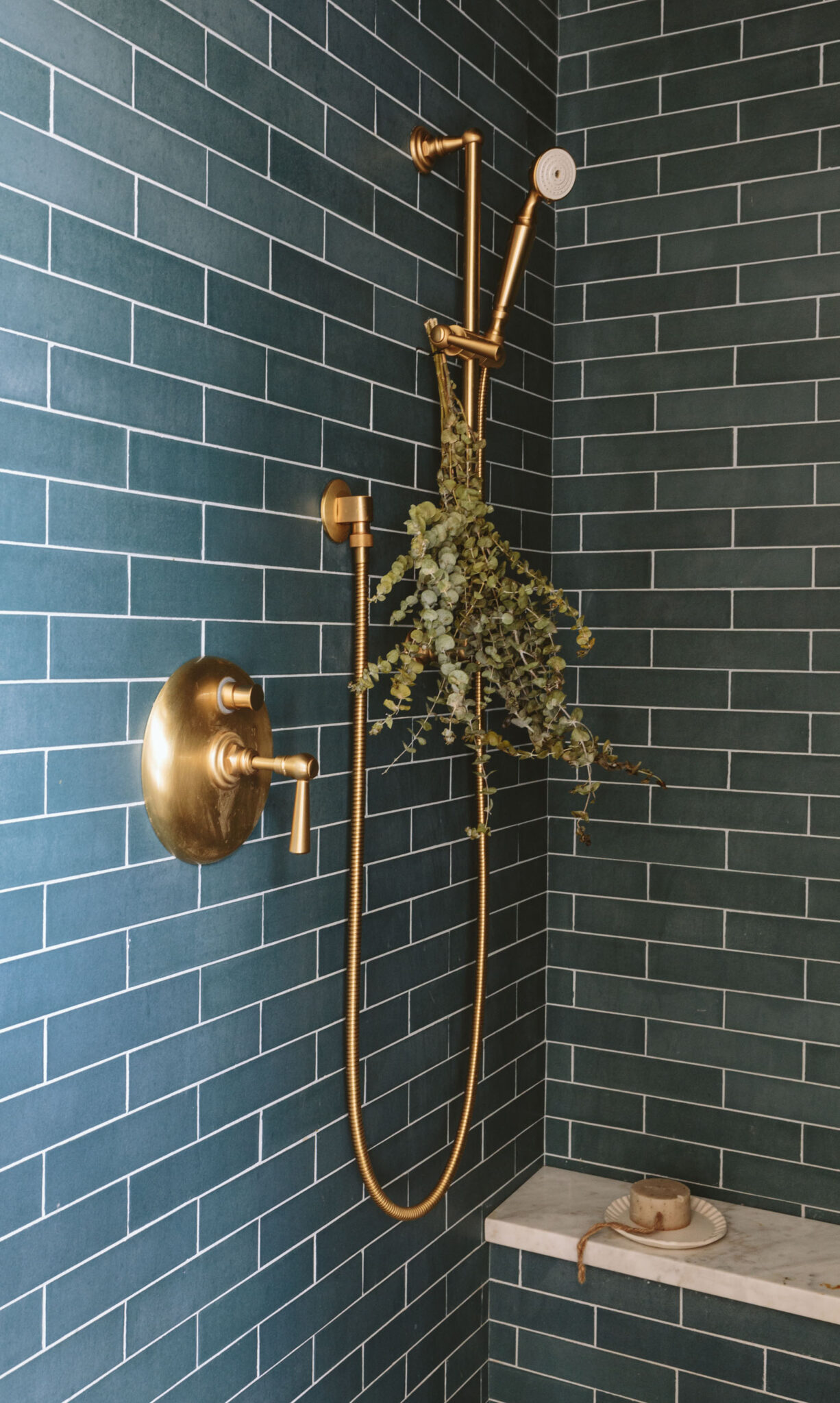 Emily Henderson's Bright, Light & Scandinavian-Inspired Primary ...