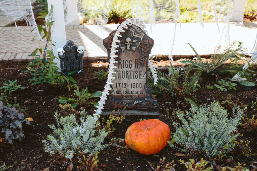 Our DIY Halloween Graveyard (+ My Favorite Halloween Decoration To Make