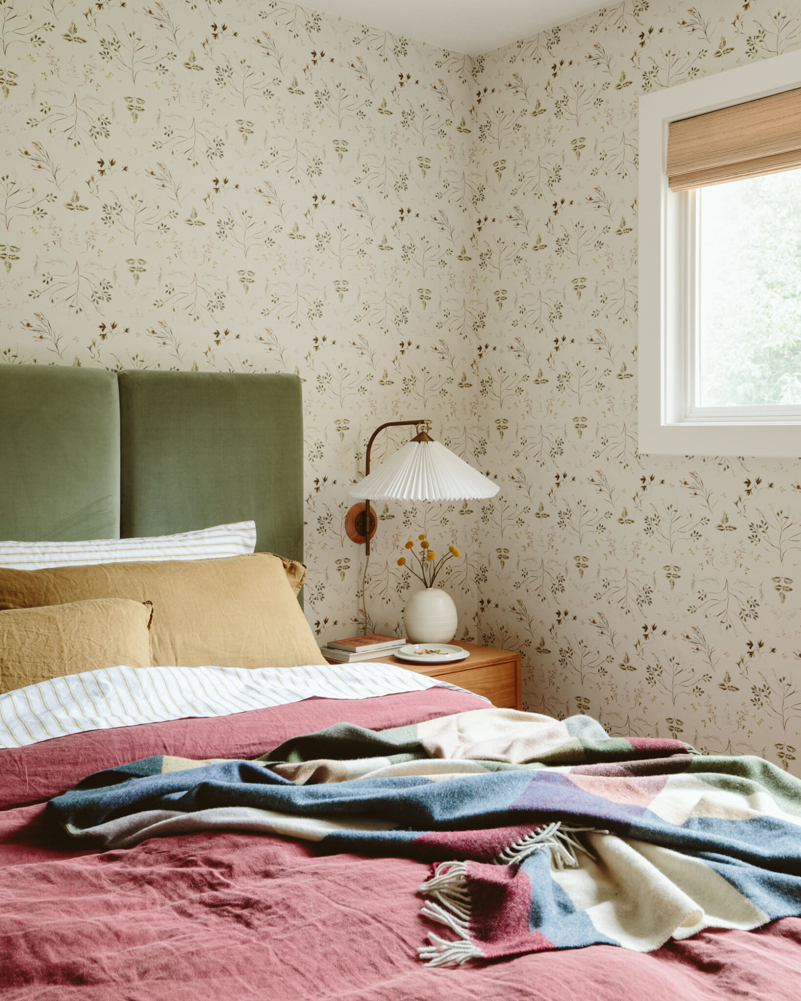 A Beautiful Bedroom Makeover Reveal For My Friend, With Some Of My ...