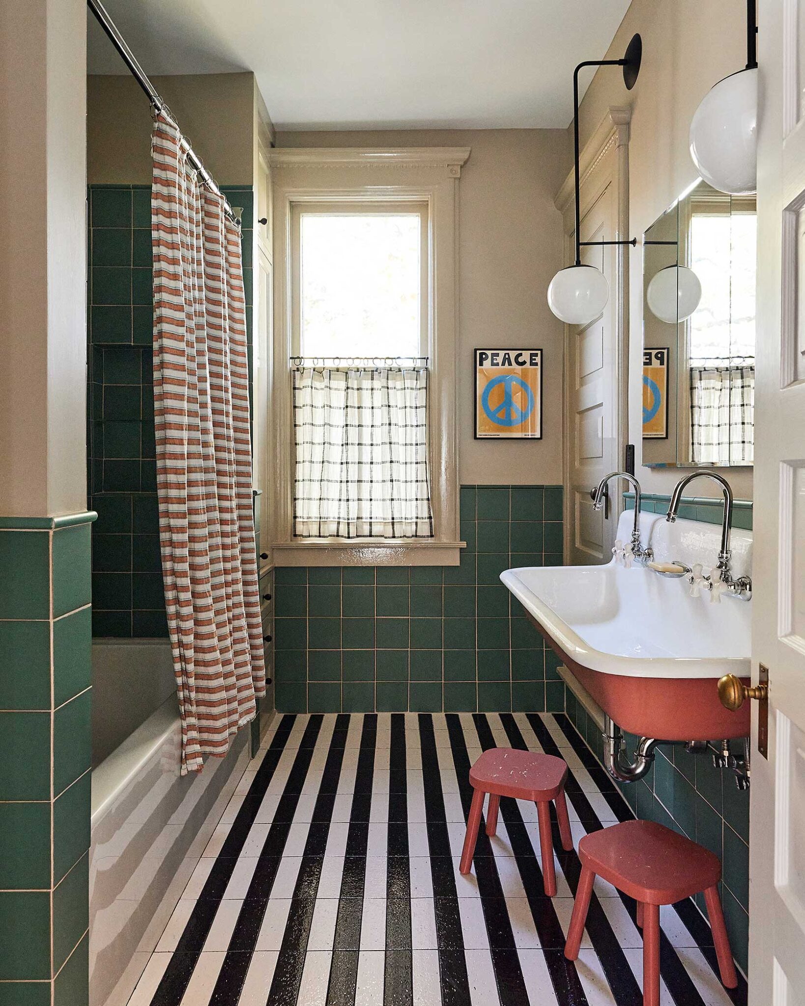 7 Bathroom Trends For 2024 That Are Bold, Beautiful And Majorly