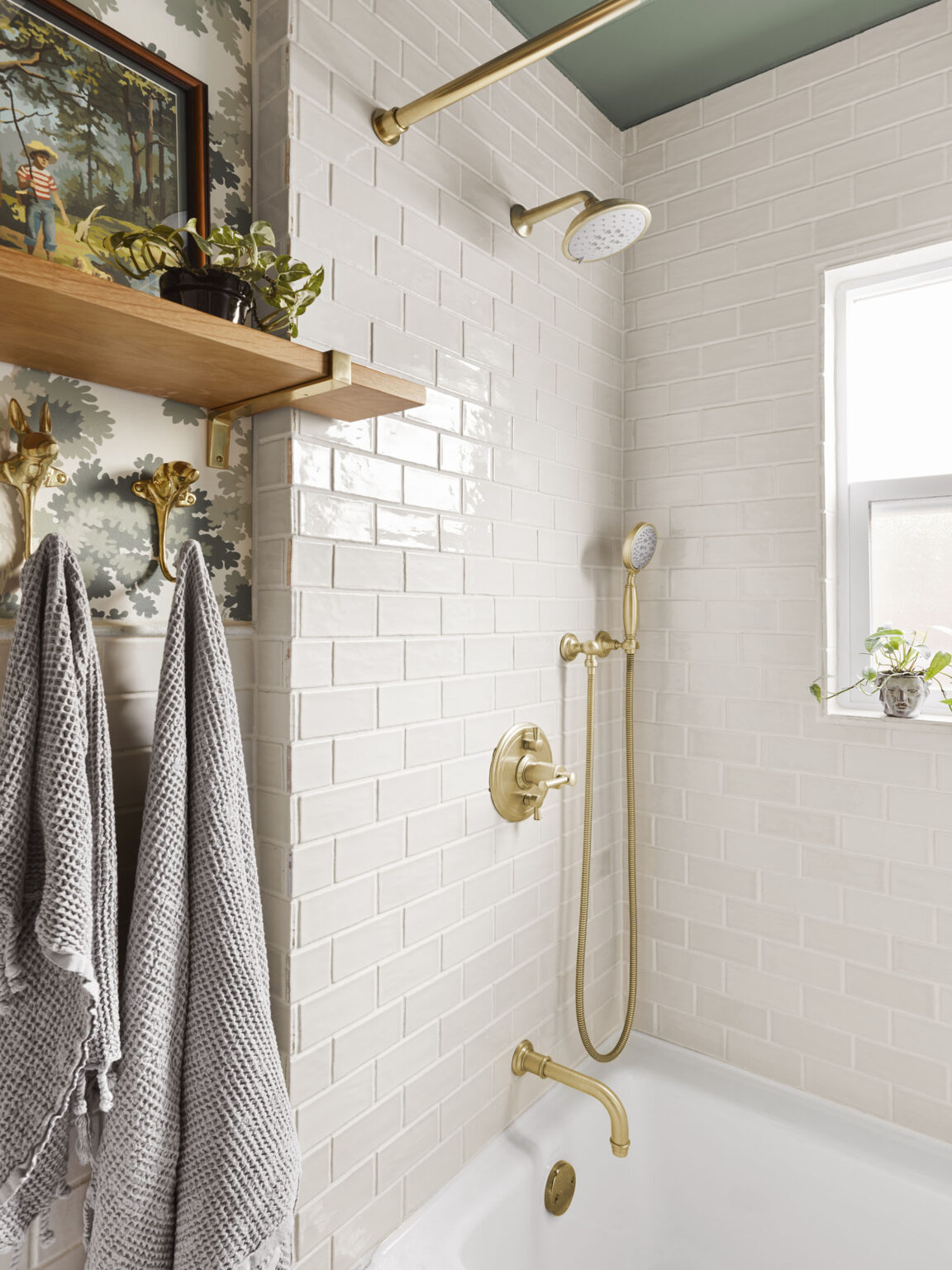THE FINAL ROOM: Sara's Whimsical, Kid-Friendly Front Bathroom Reveal ...