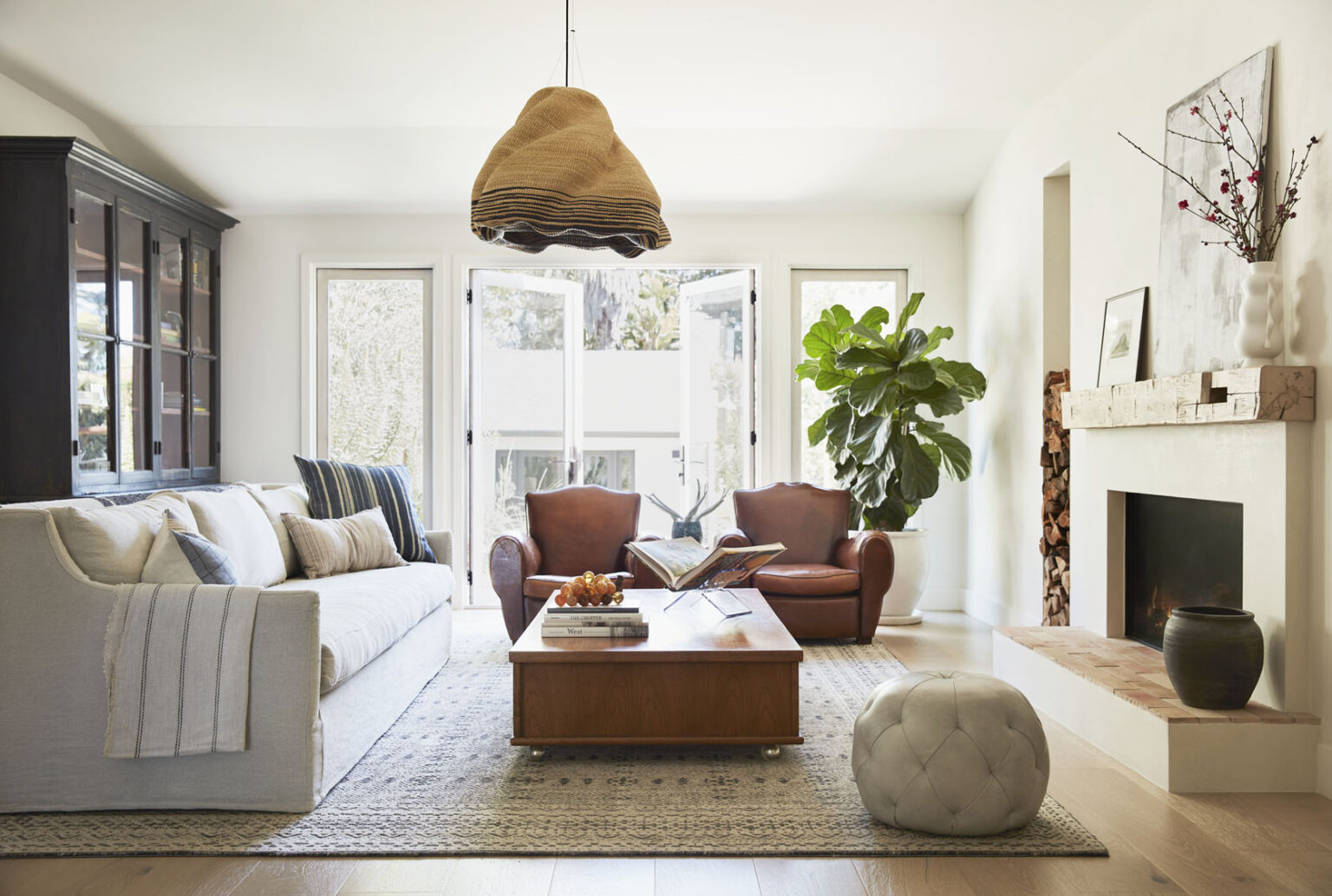 Take A Tour Through This Calm, Neutral Home To Get Some GOOD Inspo ...
