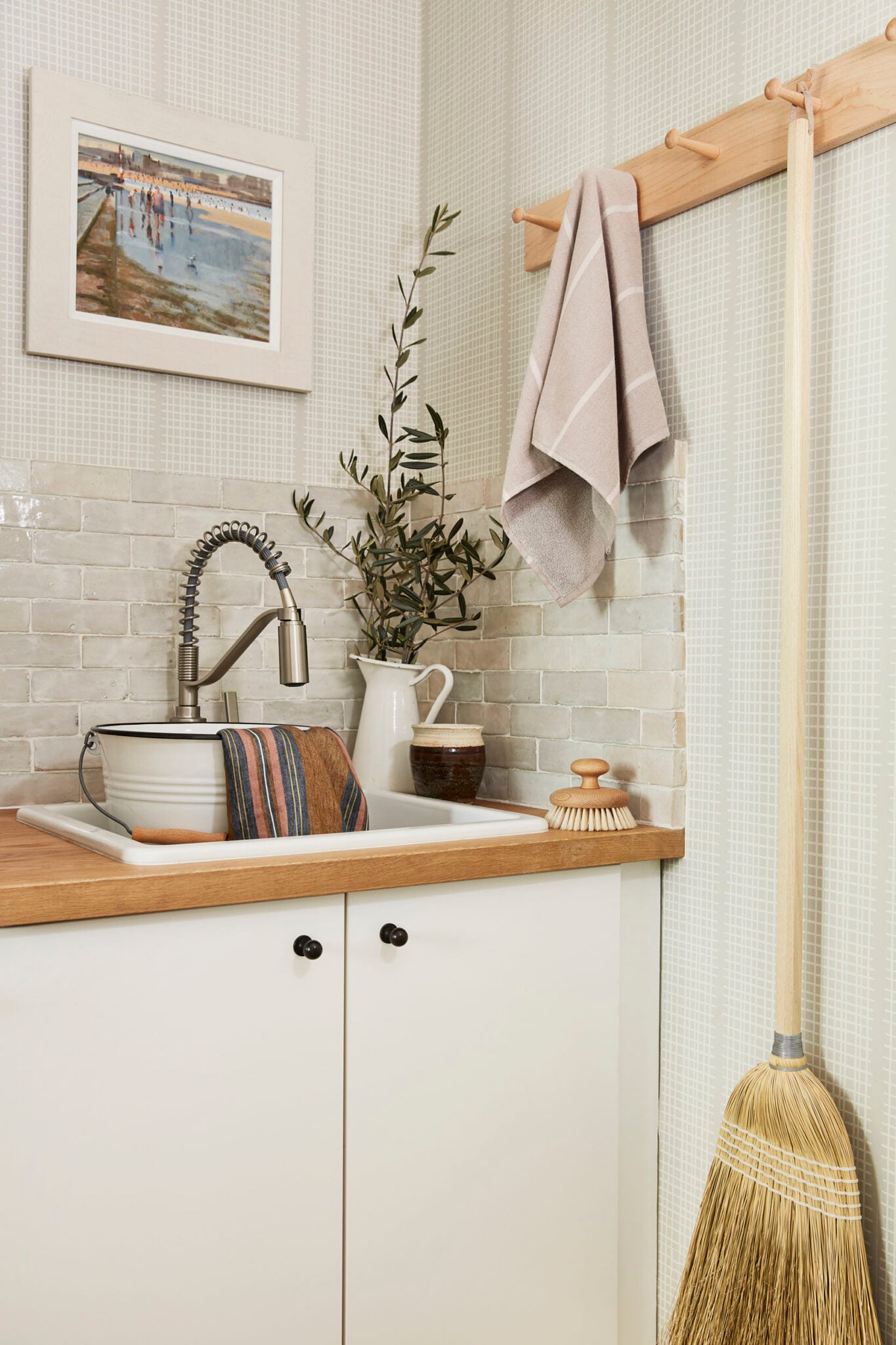 Take A Tour Through This Calm, Neutral Home To Get Some GOOD Inspo ...