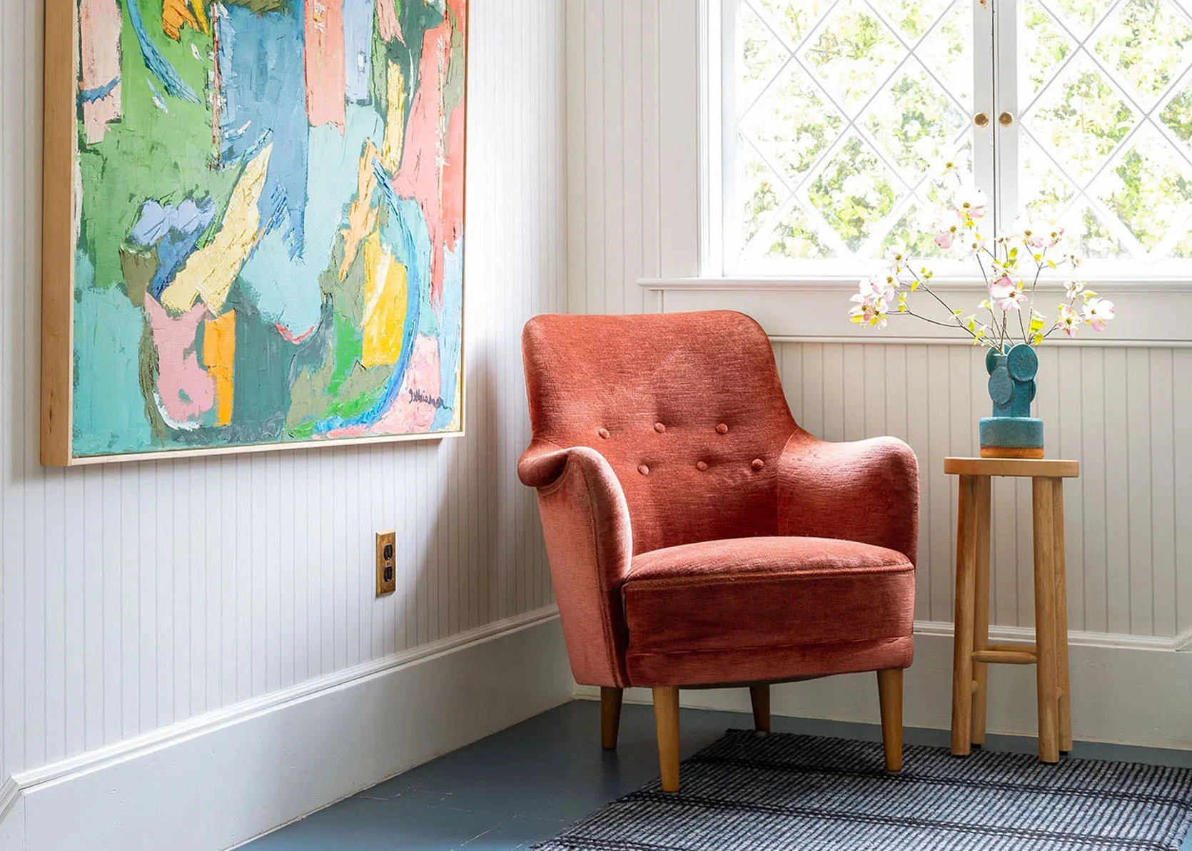 STYLING HACK: A Sculptural Vase Can Change Your Space…Let Us Prove It STYLING HACK: A Sculptural Vase Can Change Your Space…Let Us Prove It
